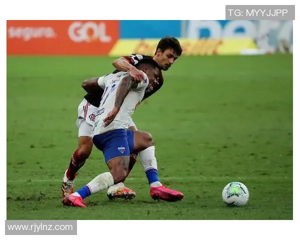 福塔雷萨与沙佩科恩斯激战正酣比分悬念不断引人关注 福塔雷萨与沙佩科恩斯激战正酣比分悬念不断引人关注